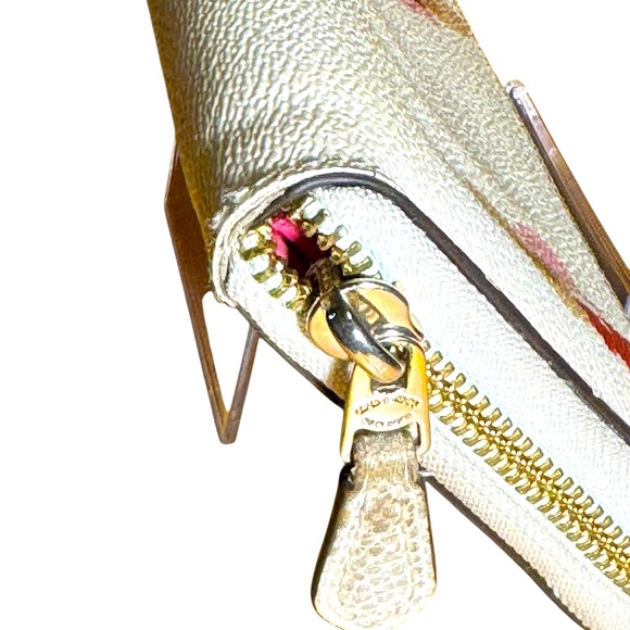 Coach Limiteded Edition continental zip around wallet With Pop Floral Print - Picture 4 of 16